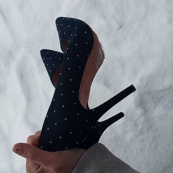 White house black market black and white polka dot chevron high heels like new - Picture 5 of 6